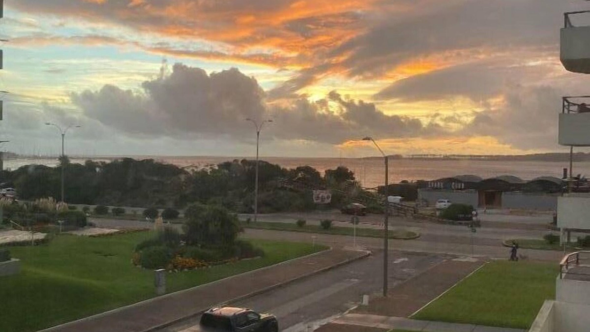 Punta del Este House | step from the beach,half bolck to the casino nine block to gorlero ave