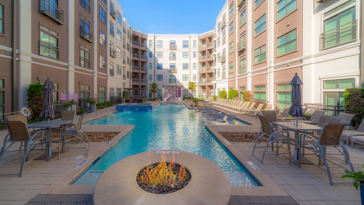 Oak Lawn Apartment | Step into luxury at 4123 Cedar Springs and let your worries slip away