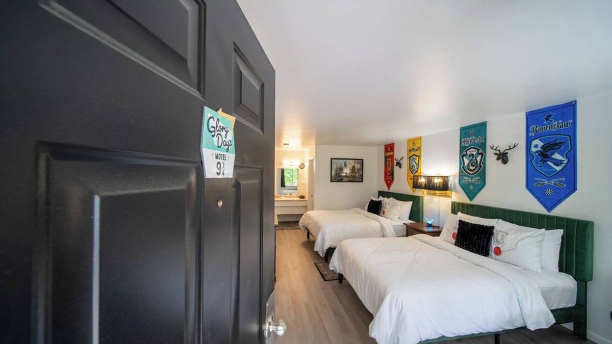 Eureka Springs Historic District Resort | Step into the Magic Room!