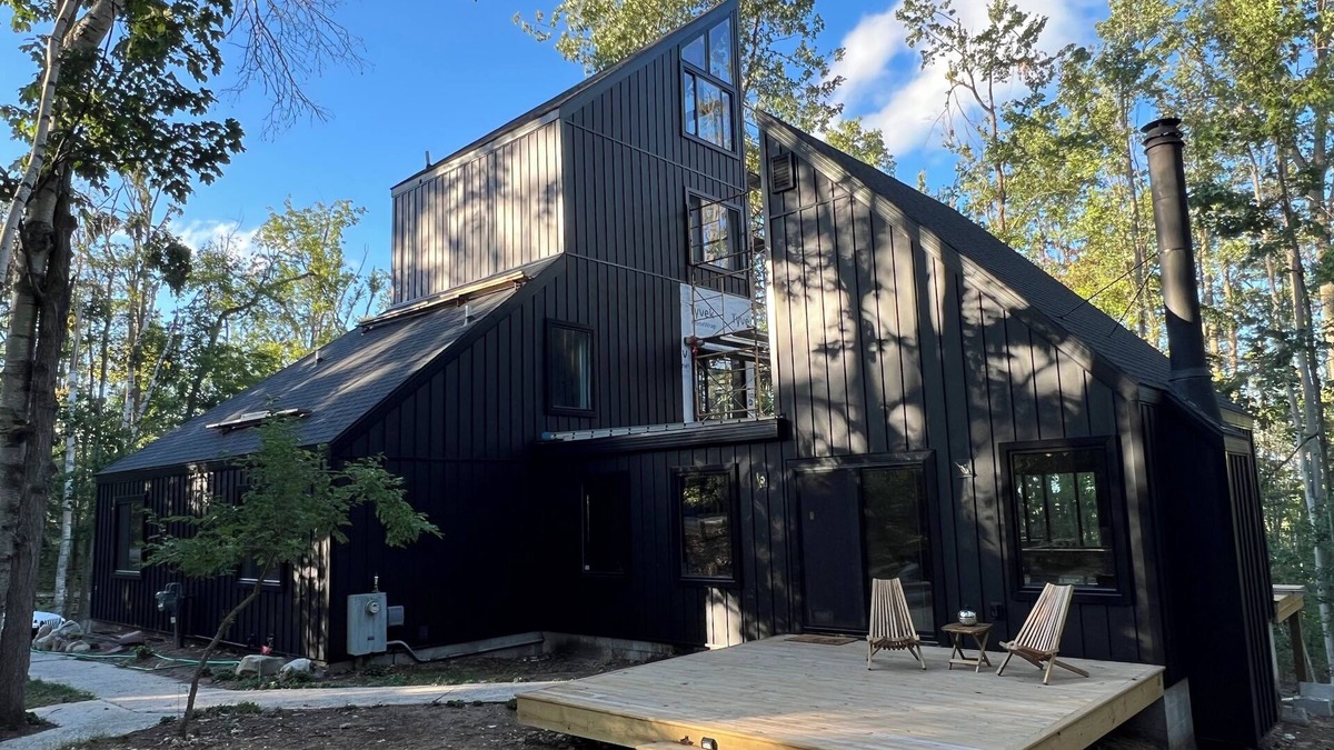 Michaywe House | Step into Time Capsule Tower, a retro 70s escape with 5 themed bedrooms, movie room, hot tub, sauna, arcade & more. Centrally located near Northern Michigan golf, lakes, skiing, & off-road and snowmobile trails with access to a community pool.