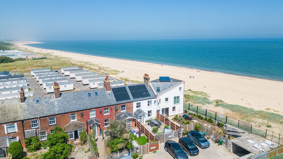 Caister-on-Sea Cottage | Step ONTO the beach @ Number Two, Beachfront