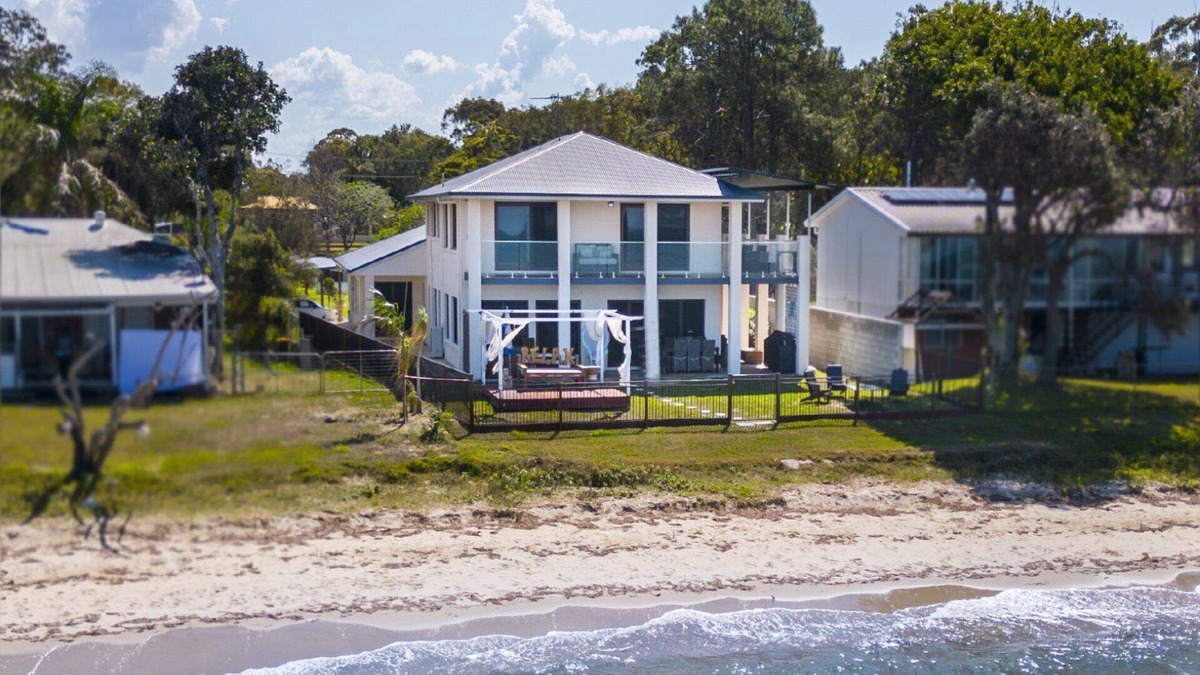 Beachmere House | Step out to Absolute Beachfront
