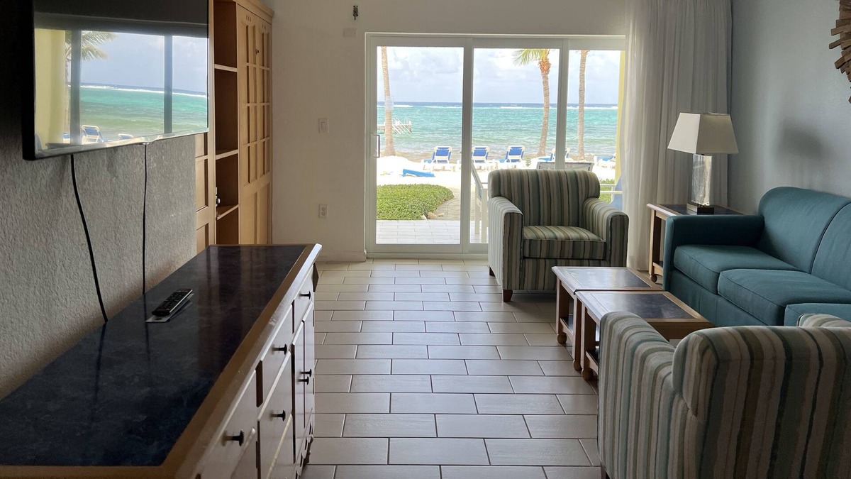 Colliers Bay House | Step right onto the beach!