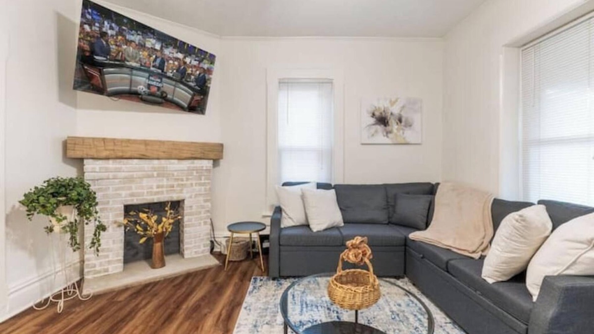 University District House | Steps 2 High ST - BIG Patio - Private parking- OSU