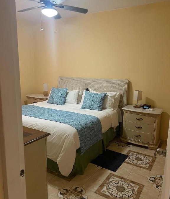 Venetian Road Settlement Apartment | Steps Away from Adventure -2bedroom & 1 Bath