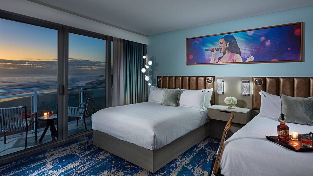 East Daytona Hotel | Steps Away from Daytona Beach! 2 Relaxing Unit w/View | Outdoor Pool!