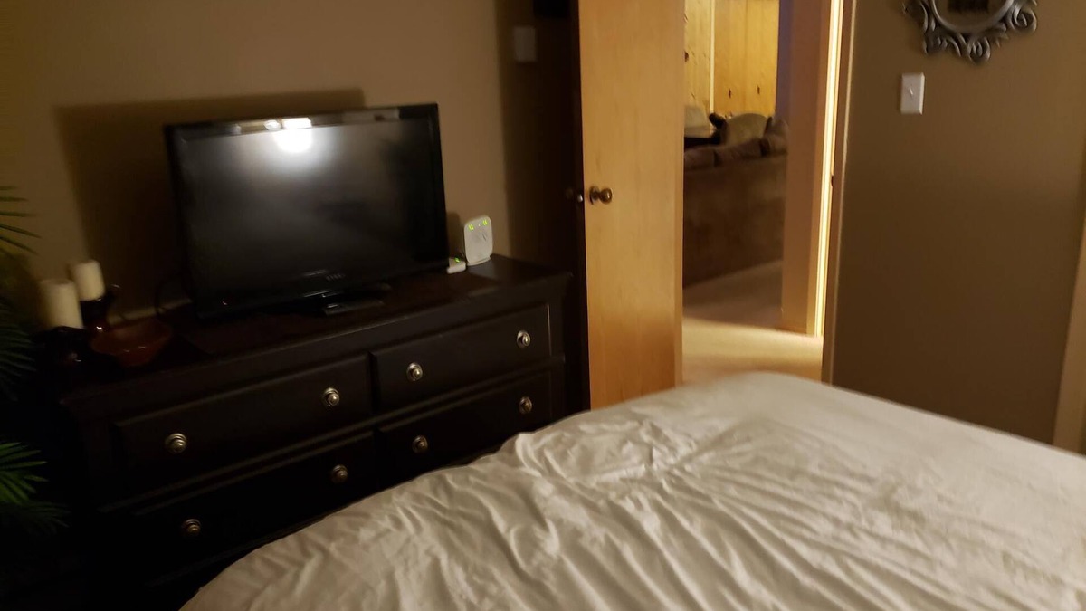 East Kootenay Condo | Steps Away From The Hot Tub And Pub