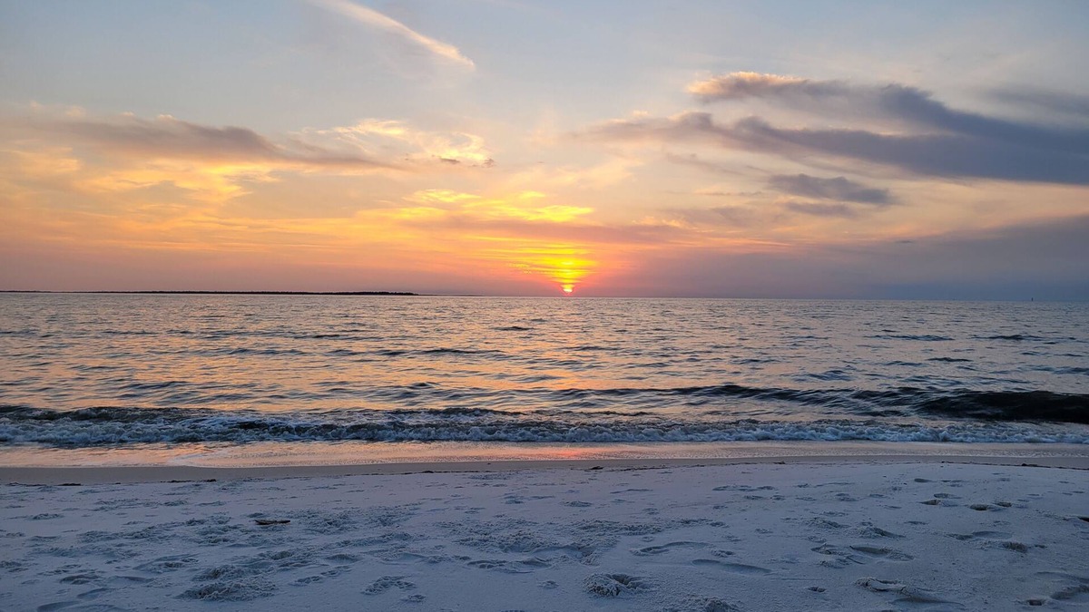 Port St. Joe House | Steps Away from the Beach, Charming 2/2 Cottage in Port St. Joe.