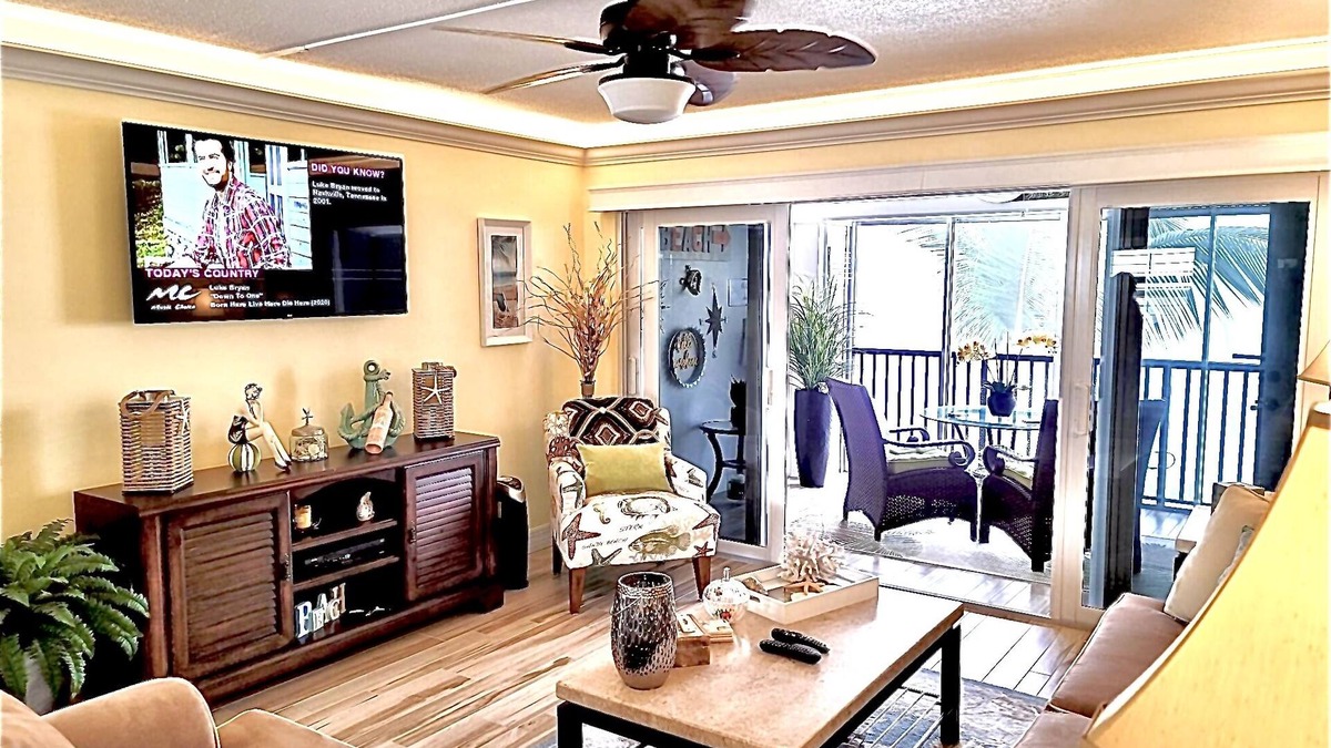 Fort Myers Beach Condo | Steps from Beach, Gorgeous Sunset Views, Recently Renovated, 2BD/2BTH, Sleeps 4