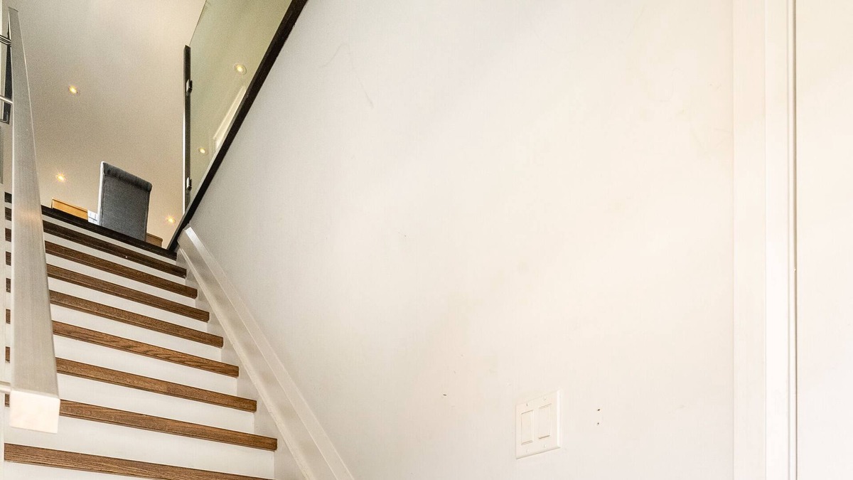 The Beaches House | Steps from Beach. GorgeousModern 2bdr loft & patio
