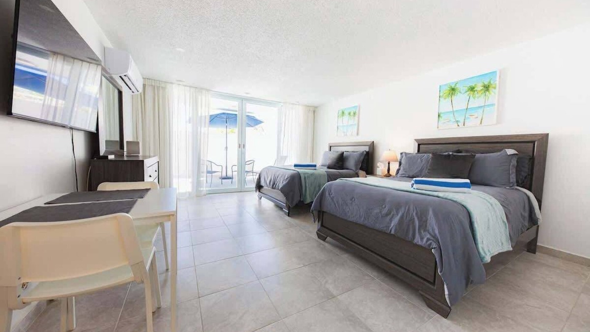 Carolina Apartment | Steps from Beach Studio w/Parking @ ESJ Towers