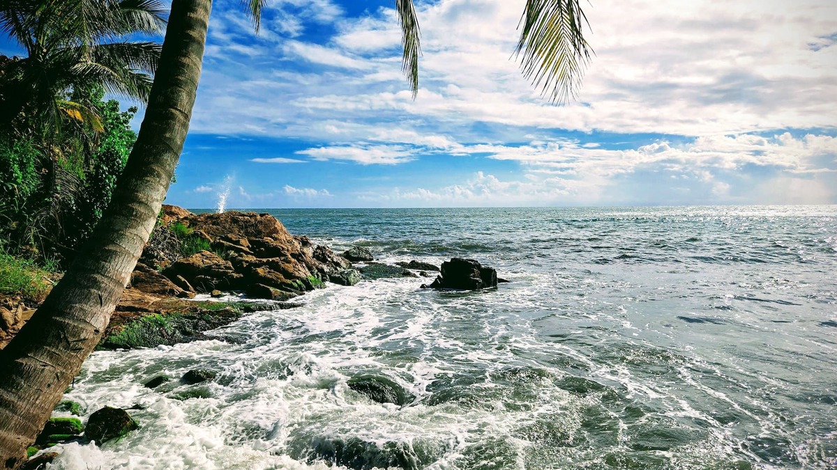 Emajagua House | Steps from Black Sand Beach 4-bedroom house in delightful Maunabo with AC, WiFi