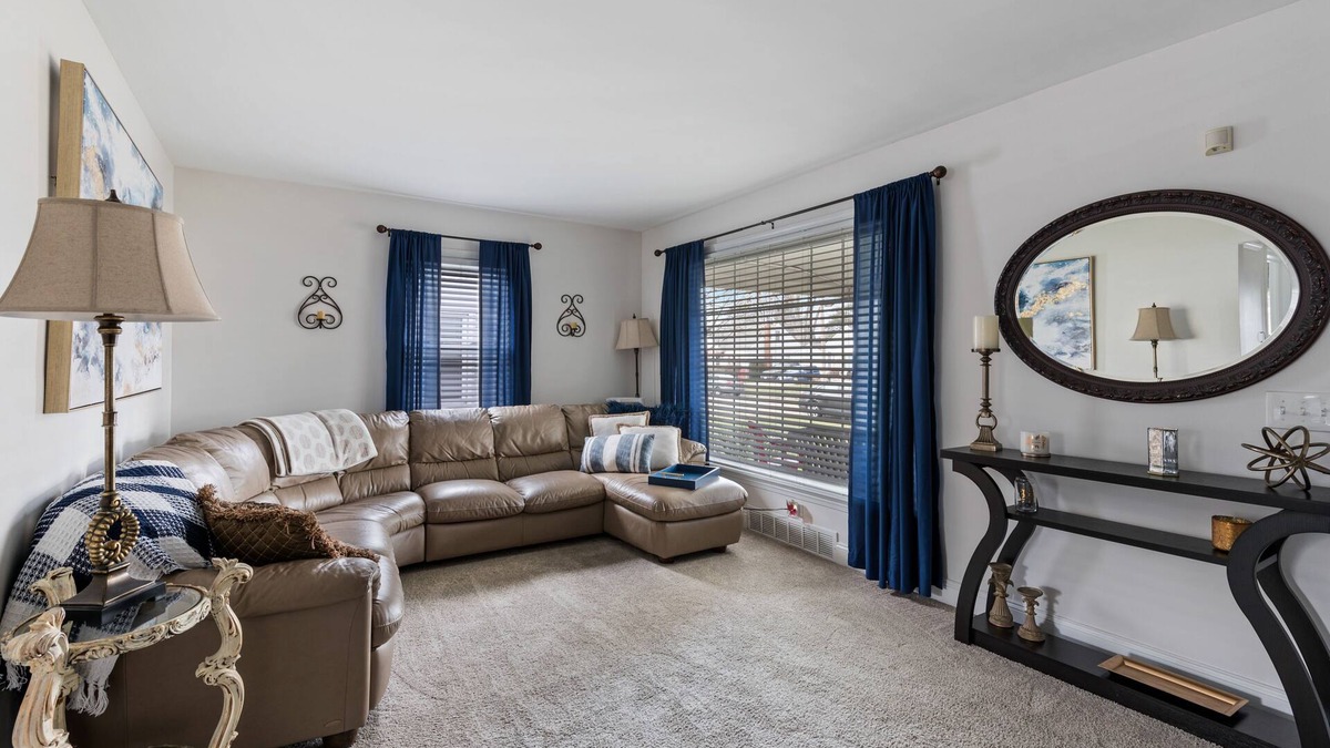 Canton House | steps from hall of fame and 3 miles to Belden Village