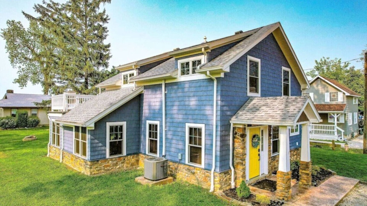Huron House | Steps from Lake Erie & Close to Cedar Point