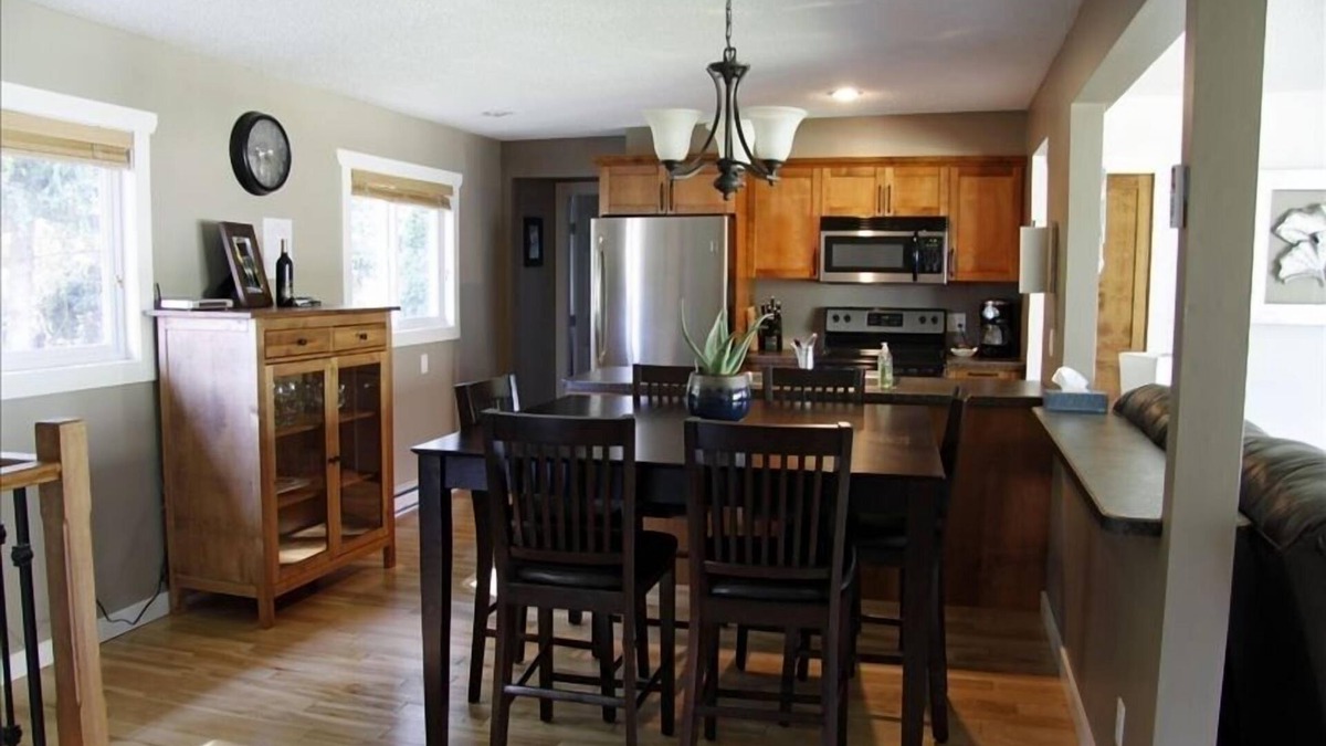 Blind Bay House | Steps from Shuswap Lake 'Blind Bay Vacation Rental'