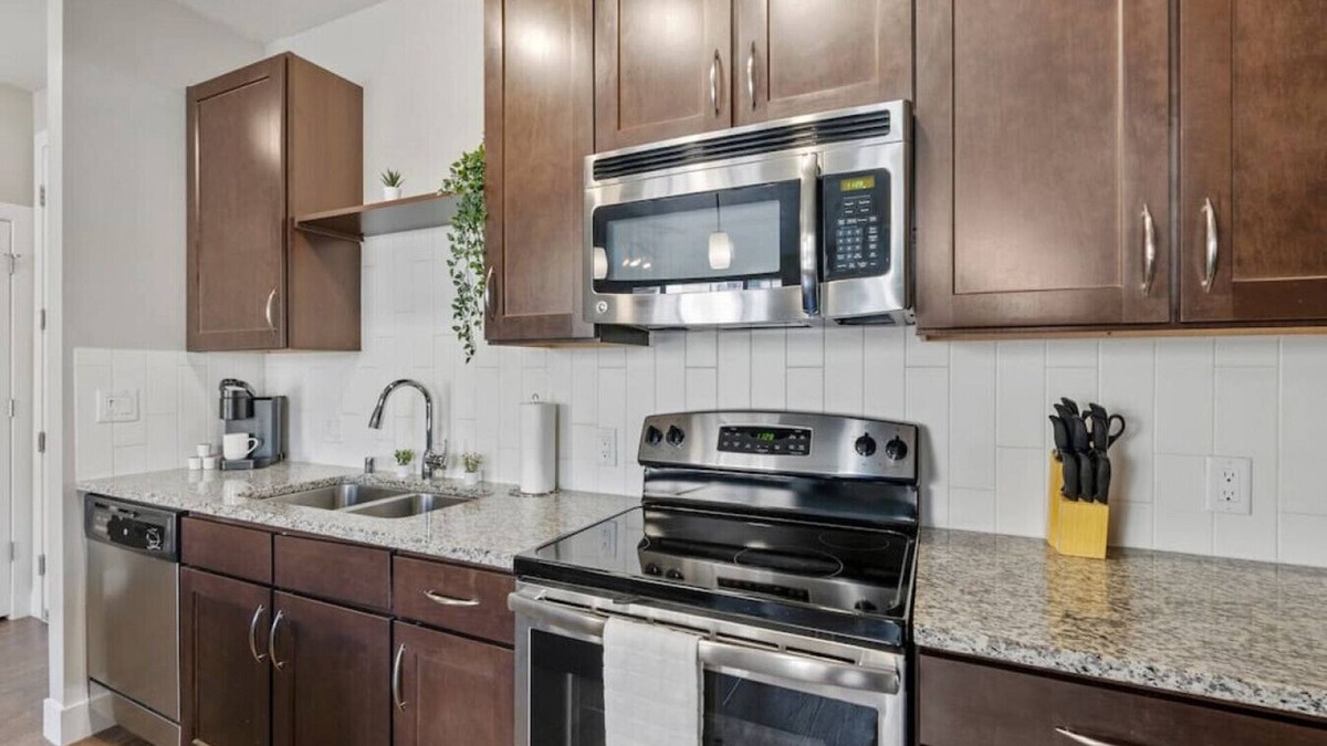 Lone Tree Apartment | Steps From Sky Ridge Medical!