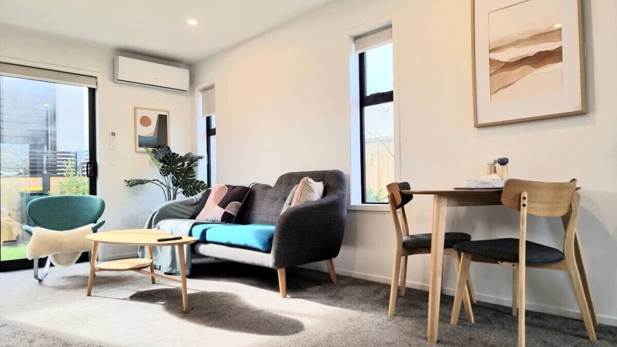 Addington House | Steps from the Arena - Modern Addington Stay