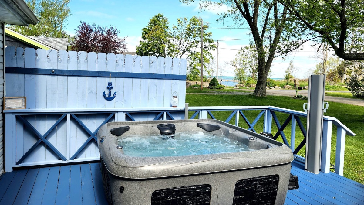 Dunkirk Cottage | Steps from the beach, Lakeview with Hot Tub