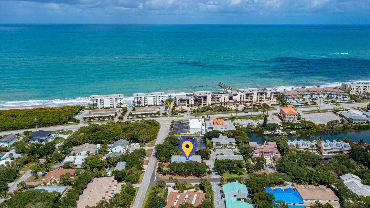 Central Beach House | STEPS FROM THE BEACH! RELAXING Beach Townhouse Getaway! King size bed