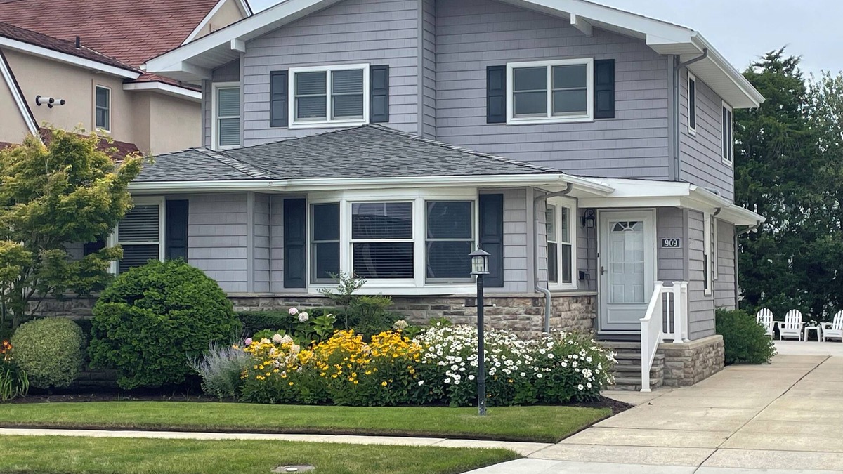 Gardens House | Steps from the pristine Gardens beach. A rare find. Welcome to The Seagate.