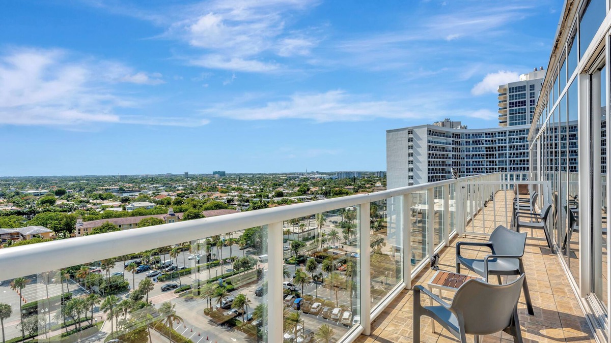 Bermuda Riviera Apartment | Steps from the Beach - Penthouse