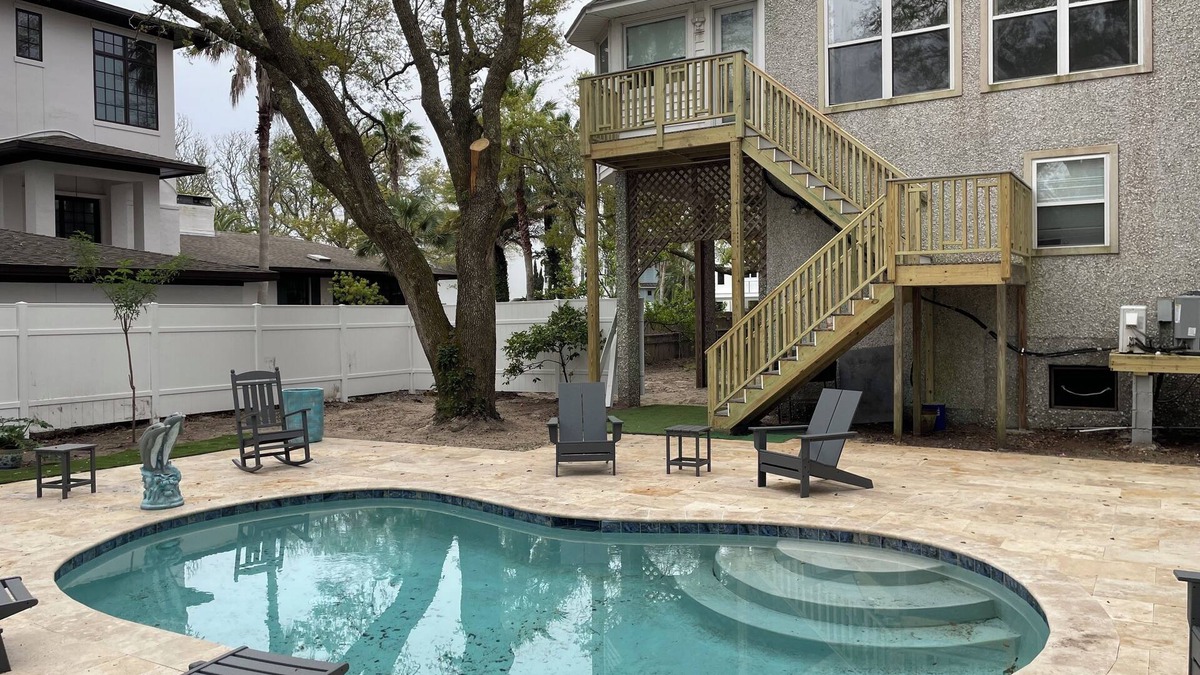 East Beach House | Steps from the beach Luxurious Beach house with Pool 5B4B Sleeps15