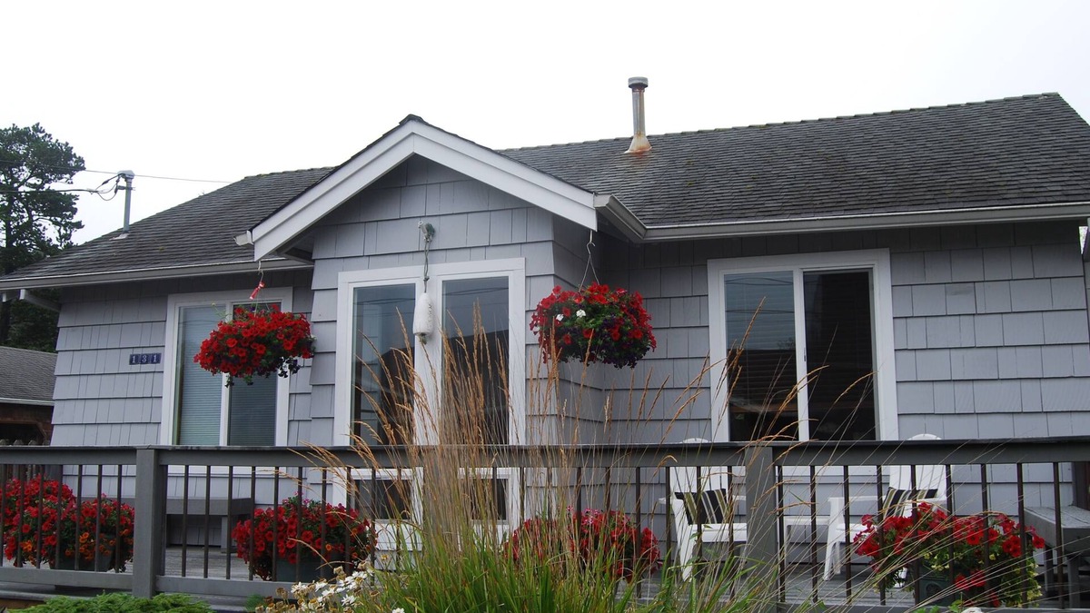 Downtown Cannon Beach House | Steps From Town and Beach! New Low Winter Rates! 6 Night Minimum June thru Aug.