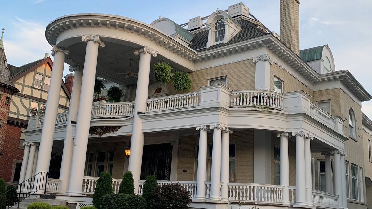 Saratoga Springs Condo | Steps from track and downtown AVAILABLE BELMONT WEEK!
