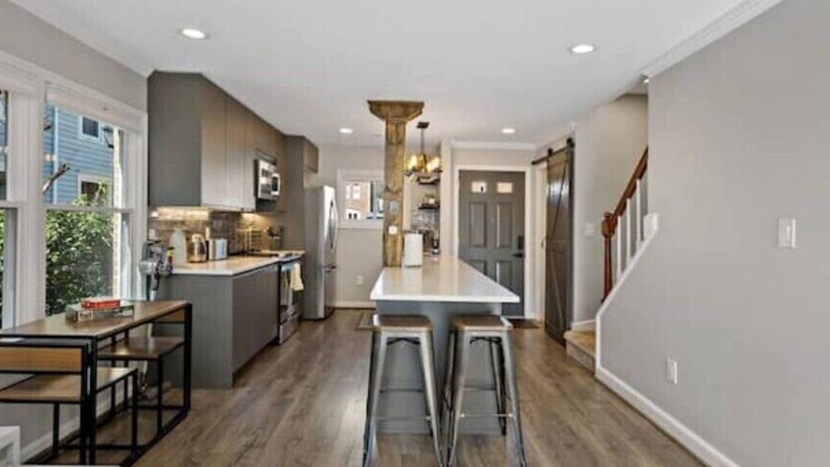 Virginia Square House | Steps to All Attractions