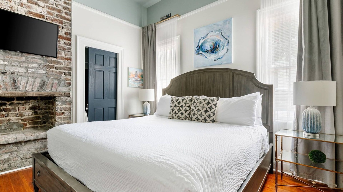 Cannonborough Elliotborough Apartment | Steps to Bars & Restaurants|Sleeps 6|Downtown