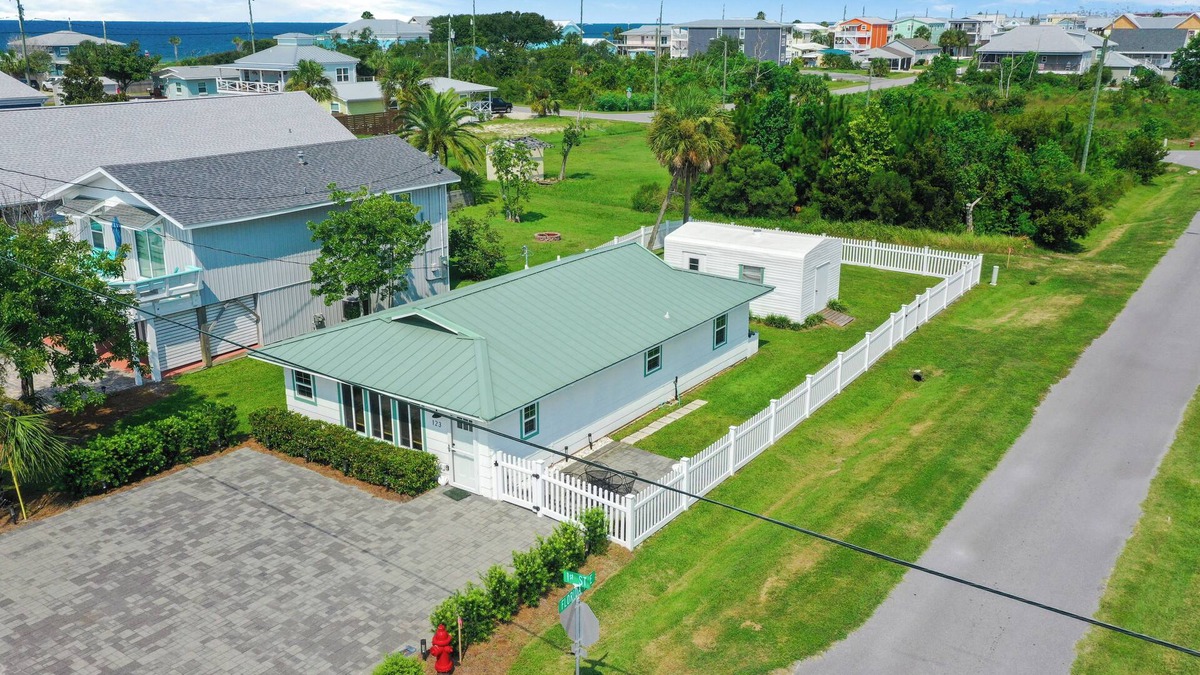 Mexico Beach House | Steps to beach!☀️ Cozy and updated, Perfect location in Mexico Beach! 1st Street