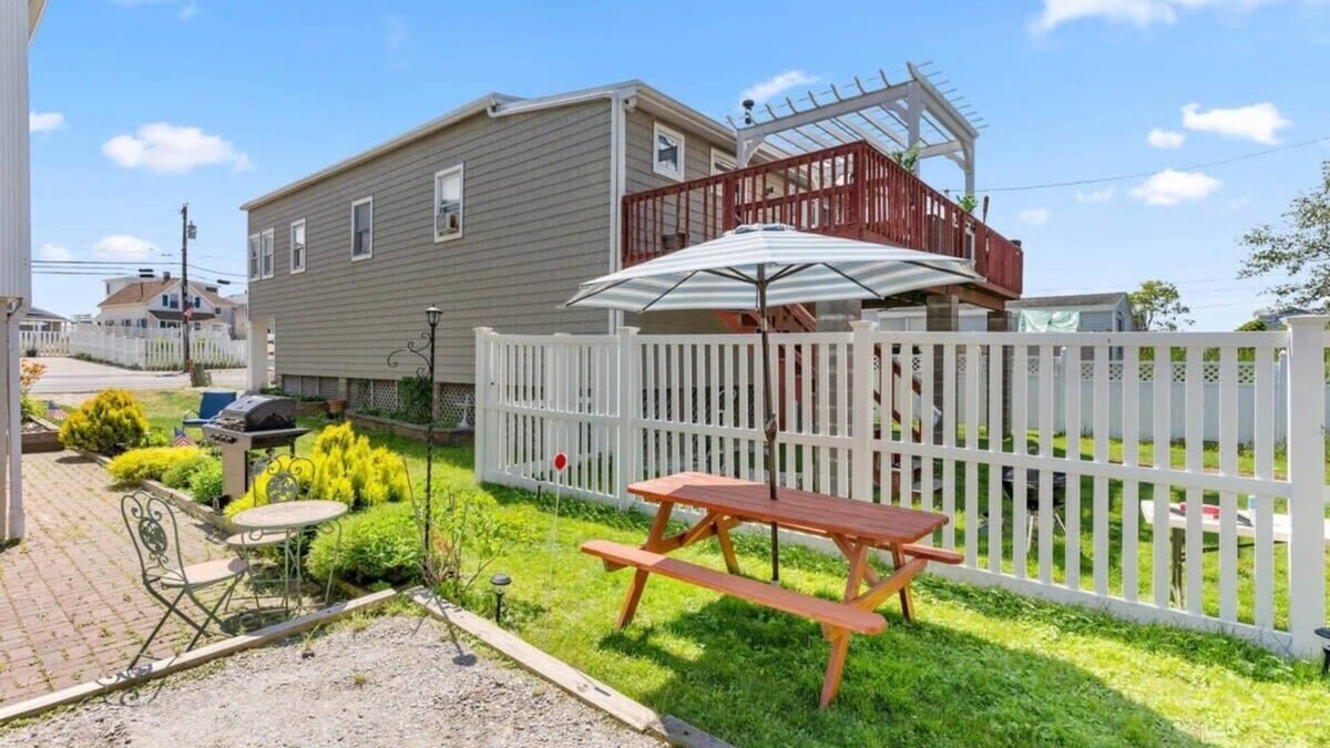 Salisbury Beach Apartment | Steps to Beach | Cozy 1BR | A/C + Parking