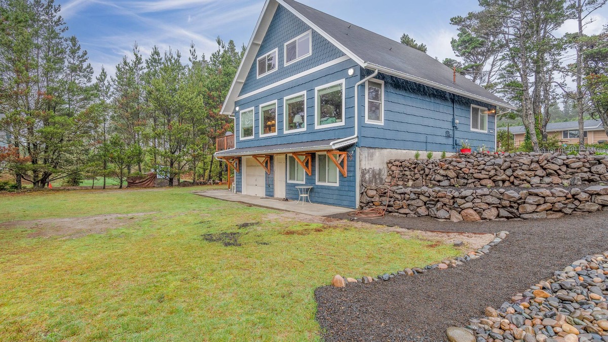 Ocean Park House | Steps to beach, Ping Pong, XBox, Foosball, WiFi, Private Deck (SandCastle)