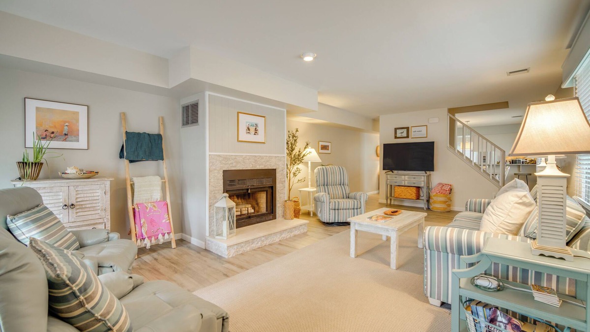 South End House | Steps to Beach: Townhome w/Balcony in Ocean City