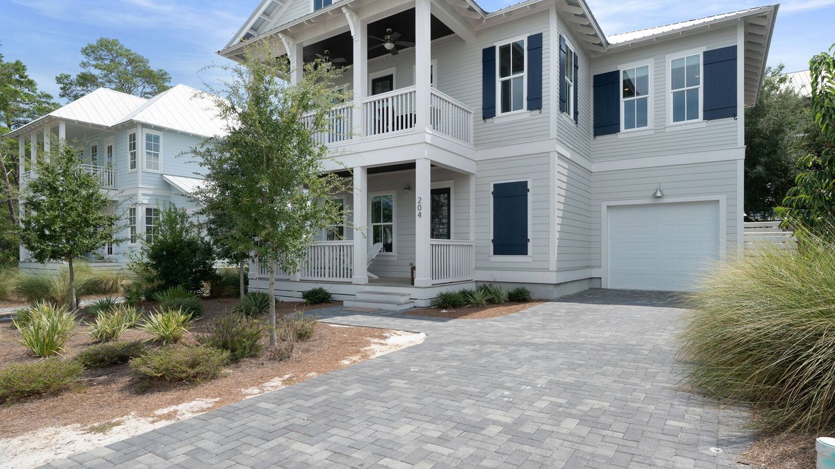 Lakeside at Blue Mountain Beach House | Steps to beach and pool-family size home-4 free bikes-beach gear-large patio