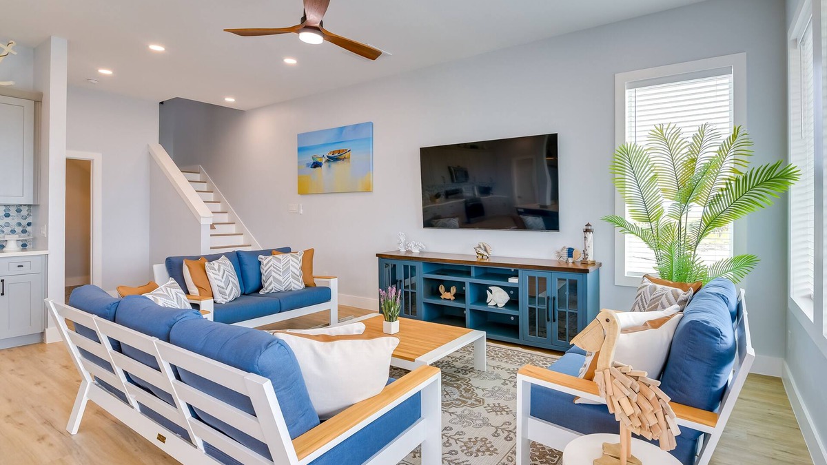 Galveston House | Steps to Beach: Vibrant House in Galveston!