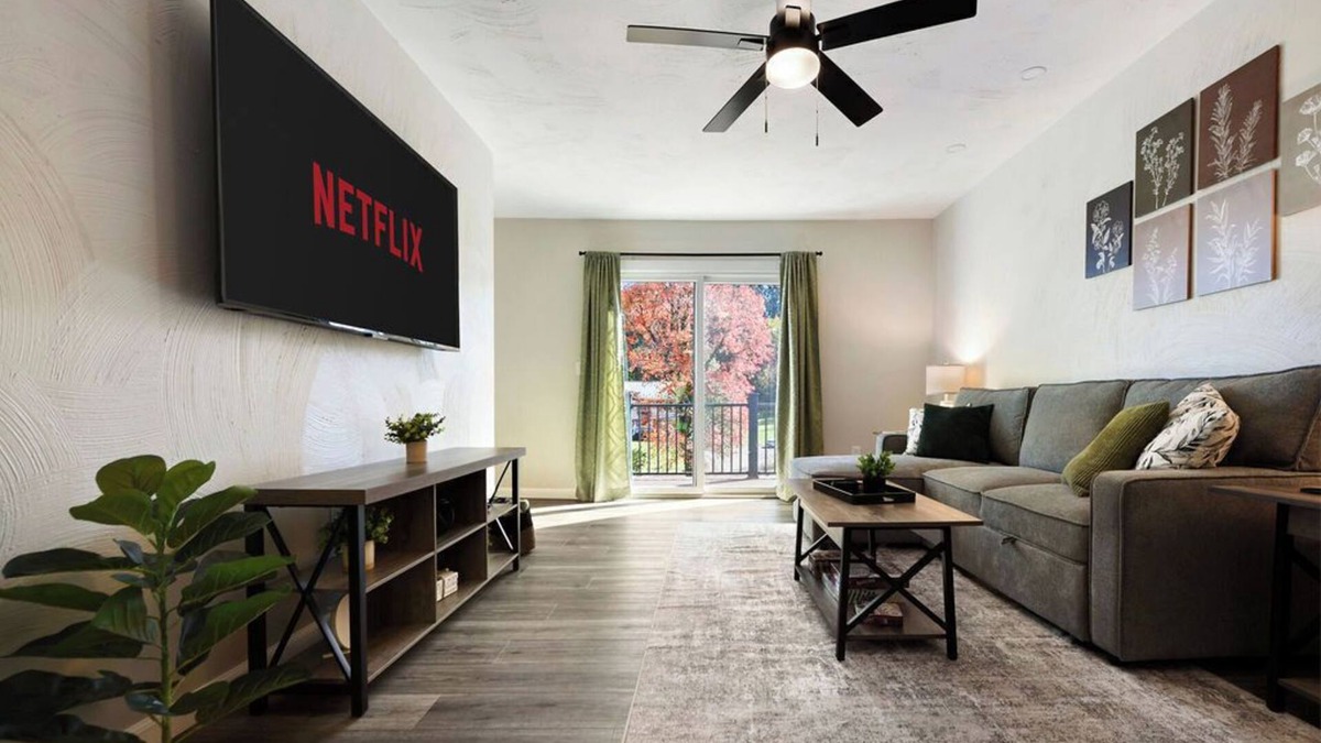 Tarrs Apartment | Steps to Bella Terra | Pet Friendly | Fire Pit