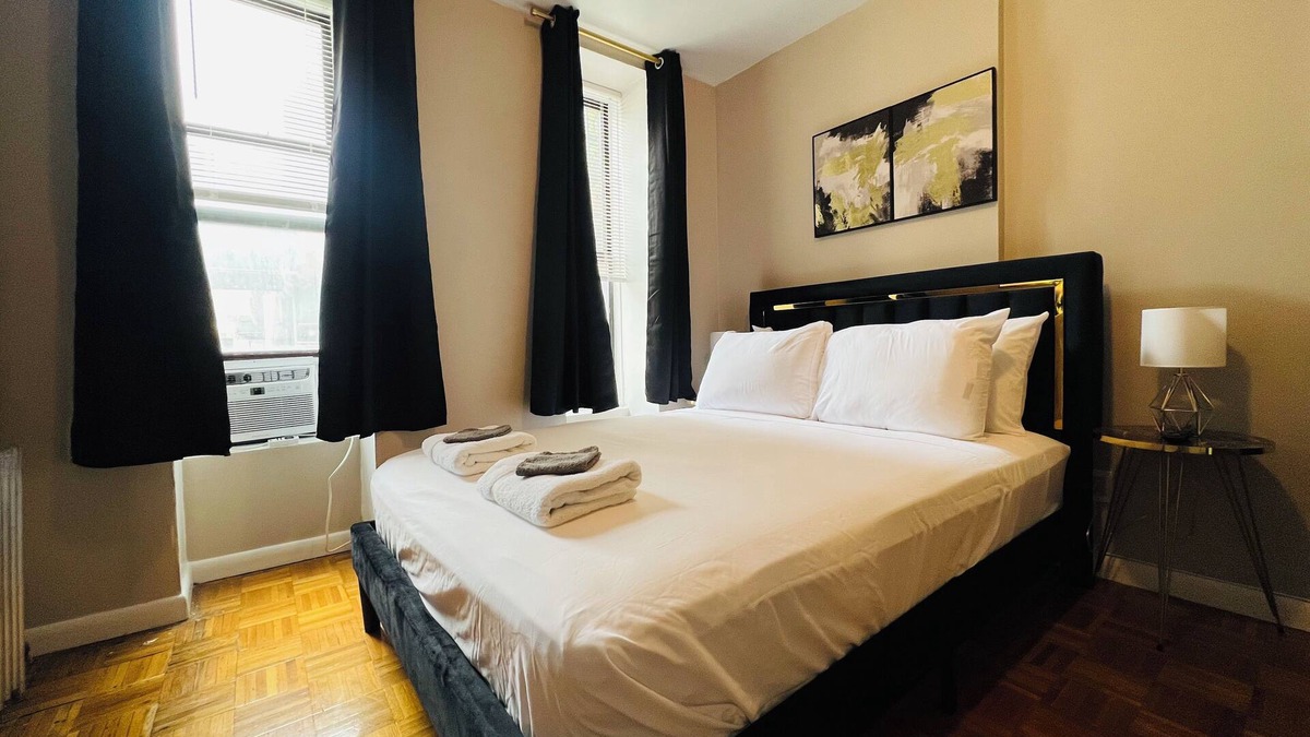 Lincoln Square Apartment | Steps to Central Park, Broadway, Lincoln Center