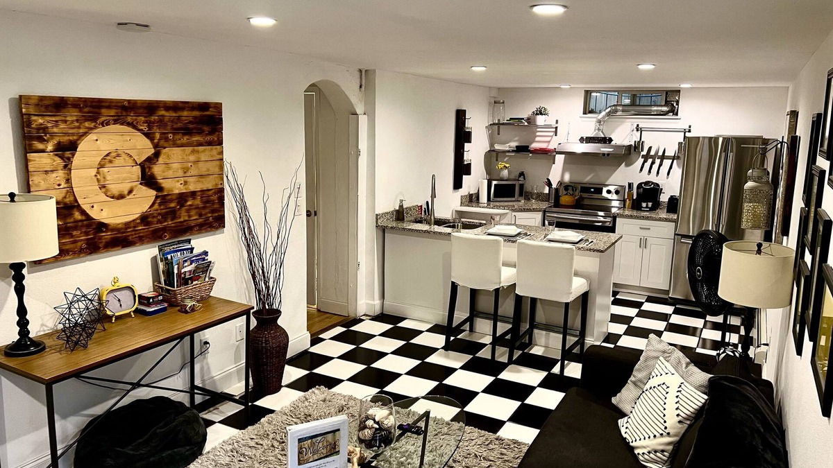 City Park Apartment | Steps to City Park & Mountain Views-Minutes to Downtown! MANY AMENITIES!