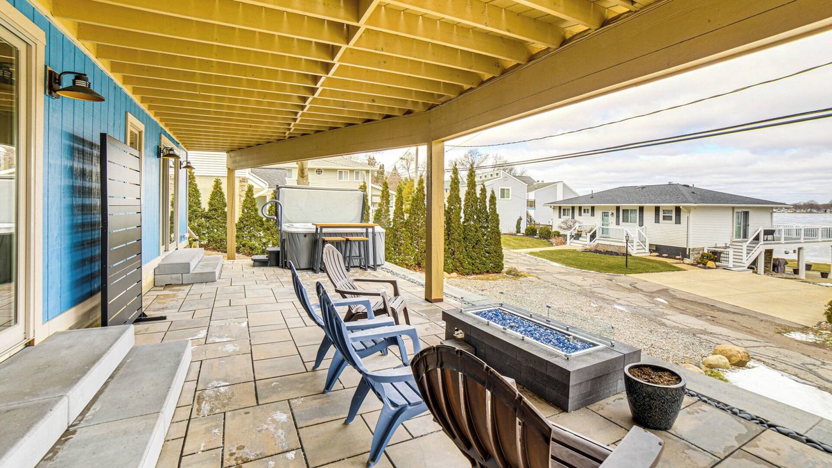 Clarklake Apartment | Steps to Clark Lake: Cozy Apartment w/Hot Tub