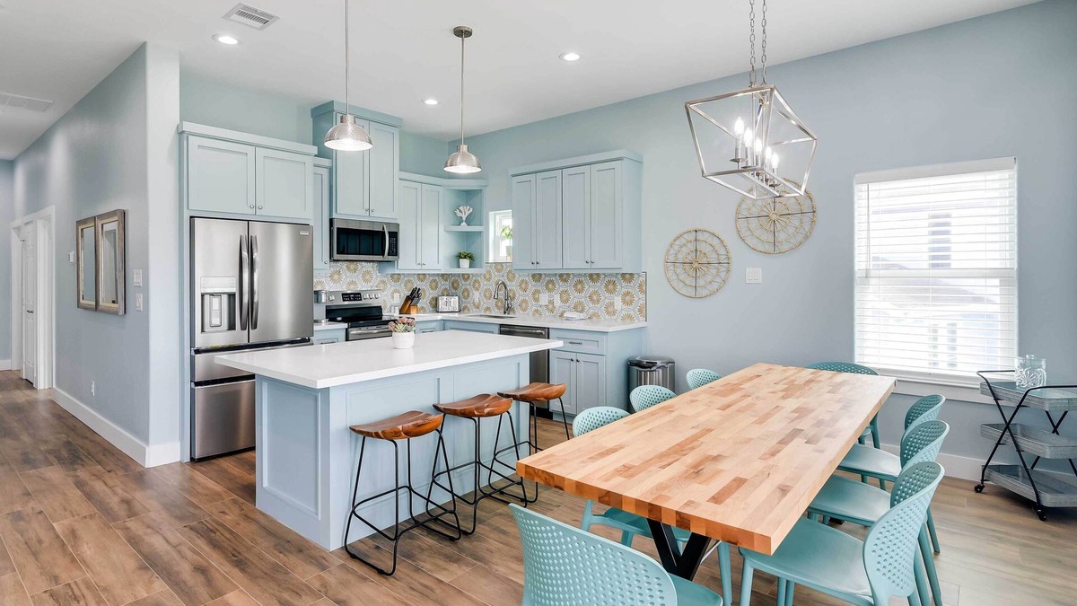 Acapulco Village House | Steps to Coast: Gorgeous Beach House in Galveston