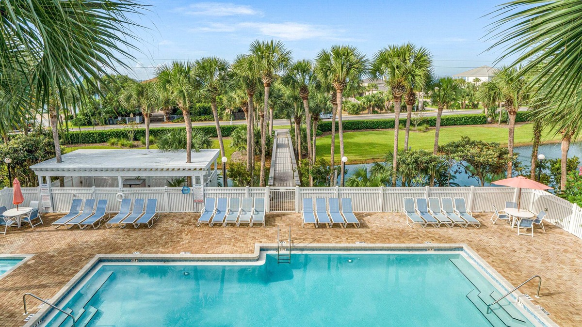 Gulf Place Condo | Steps to deeded beach and pools-shopping/dining just steps from condo-beach gear