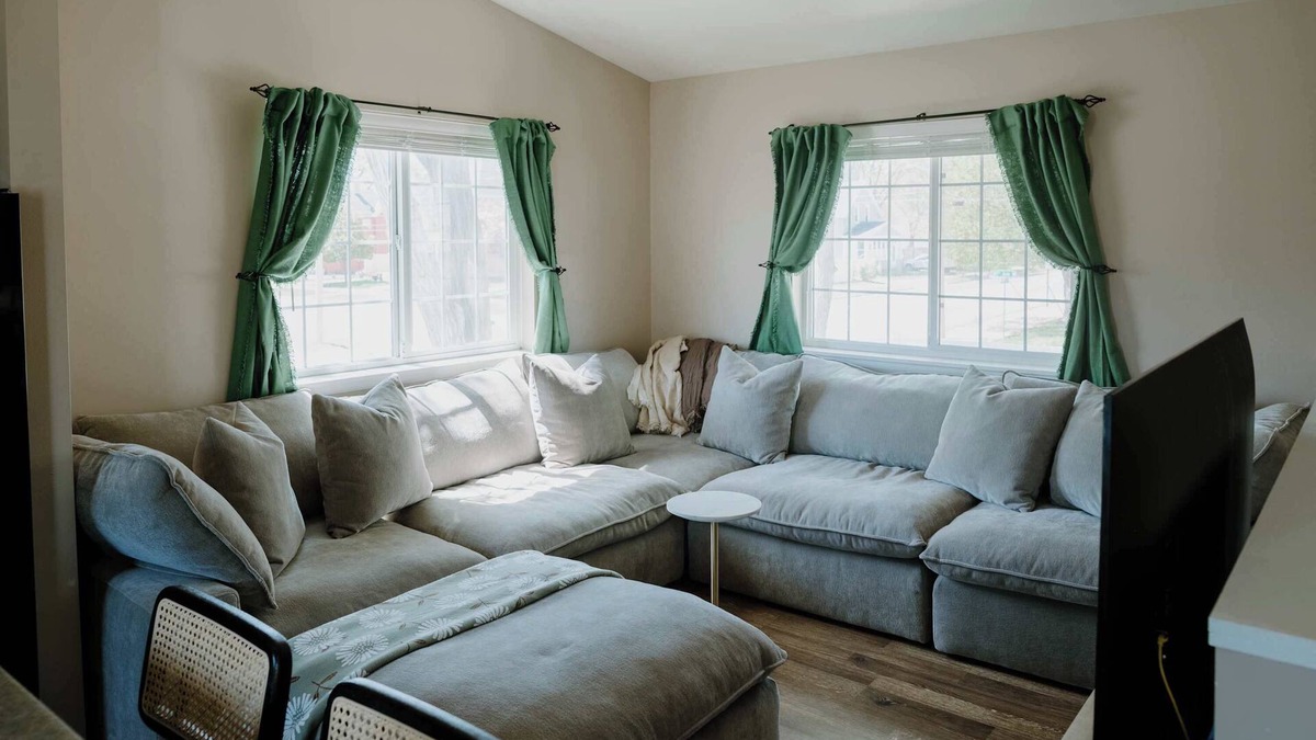 St. Cloud House | steps to downtown, 4 bedrooms, close to SCSU