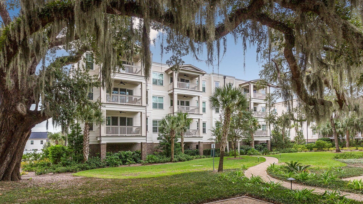 Epworth Acres Condo | Steps to Gascoigne Park, short term vacation rental, long term stays – sleeps 6
