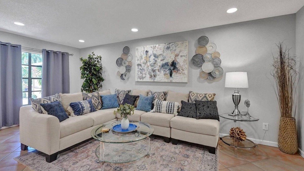 Hollywood Apartment | Steps to Hardrock! Managed by BNR Vacation Rentals