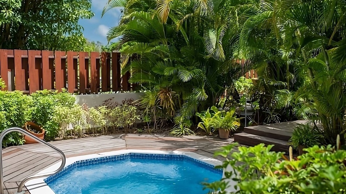 Maynards Hotel | Steps to Heywood Beach and Port St. Charles Marina! 2 Ocean View Units! Pools!