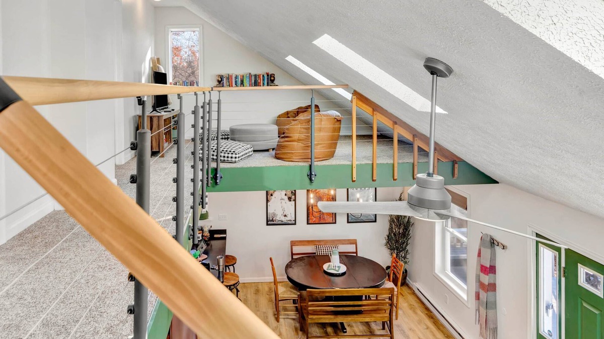 Briar Crest Woods House | Steps to lake beach, Solo Stove, Games, Coffee, Roku