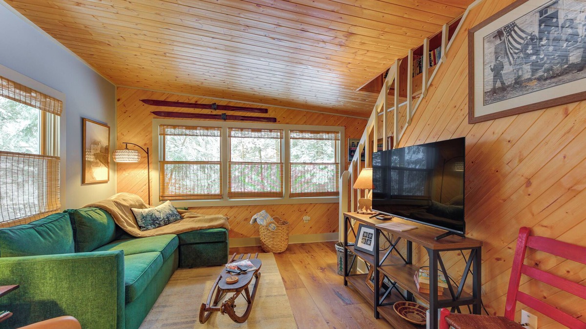 Ludlow Cabin | Steps to Lake, 2 Mi to Slopes: Cozy Okemo Cabin