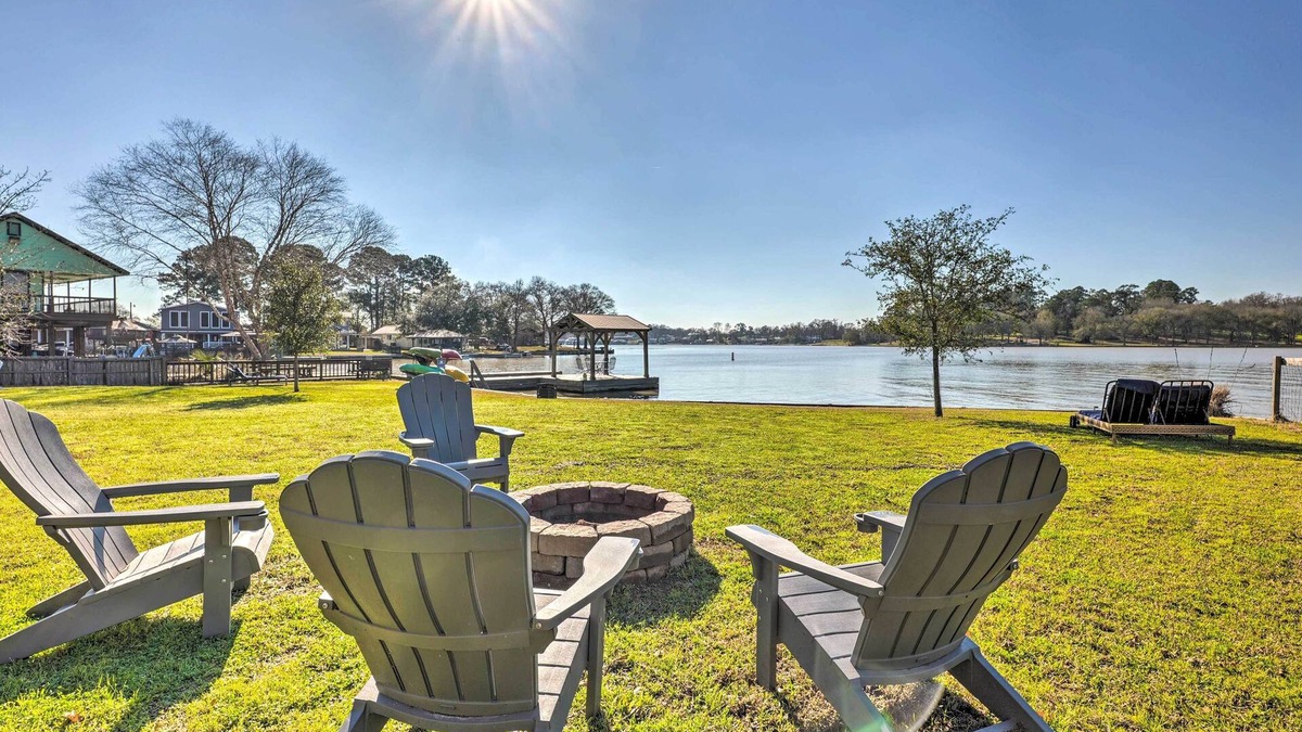 Willis Cabin | Steps to Lake Conroe: Cozy, New-Build Cabin