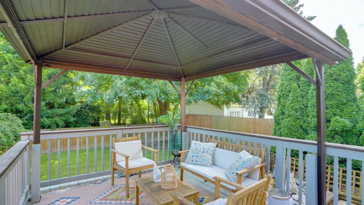 Sandusky House | Steps to Lake Erie! Cedar Point Home Base w/Deck